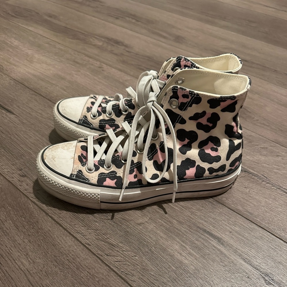 PREPPY CHEETAH Print Pink Converse (with pink soles) 🐆🐆🐆🐆💖